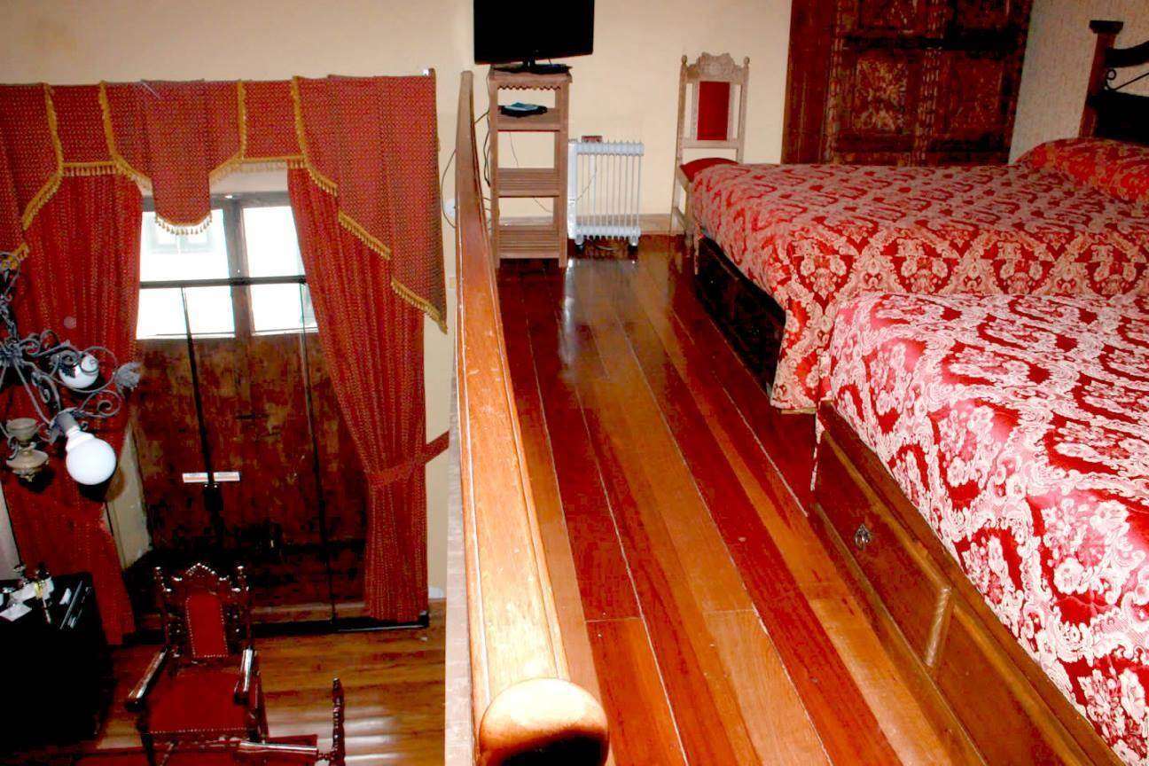 Hotel Marqueses Suite Room